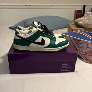 Nike lottery dunk, size 9.5.
